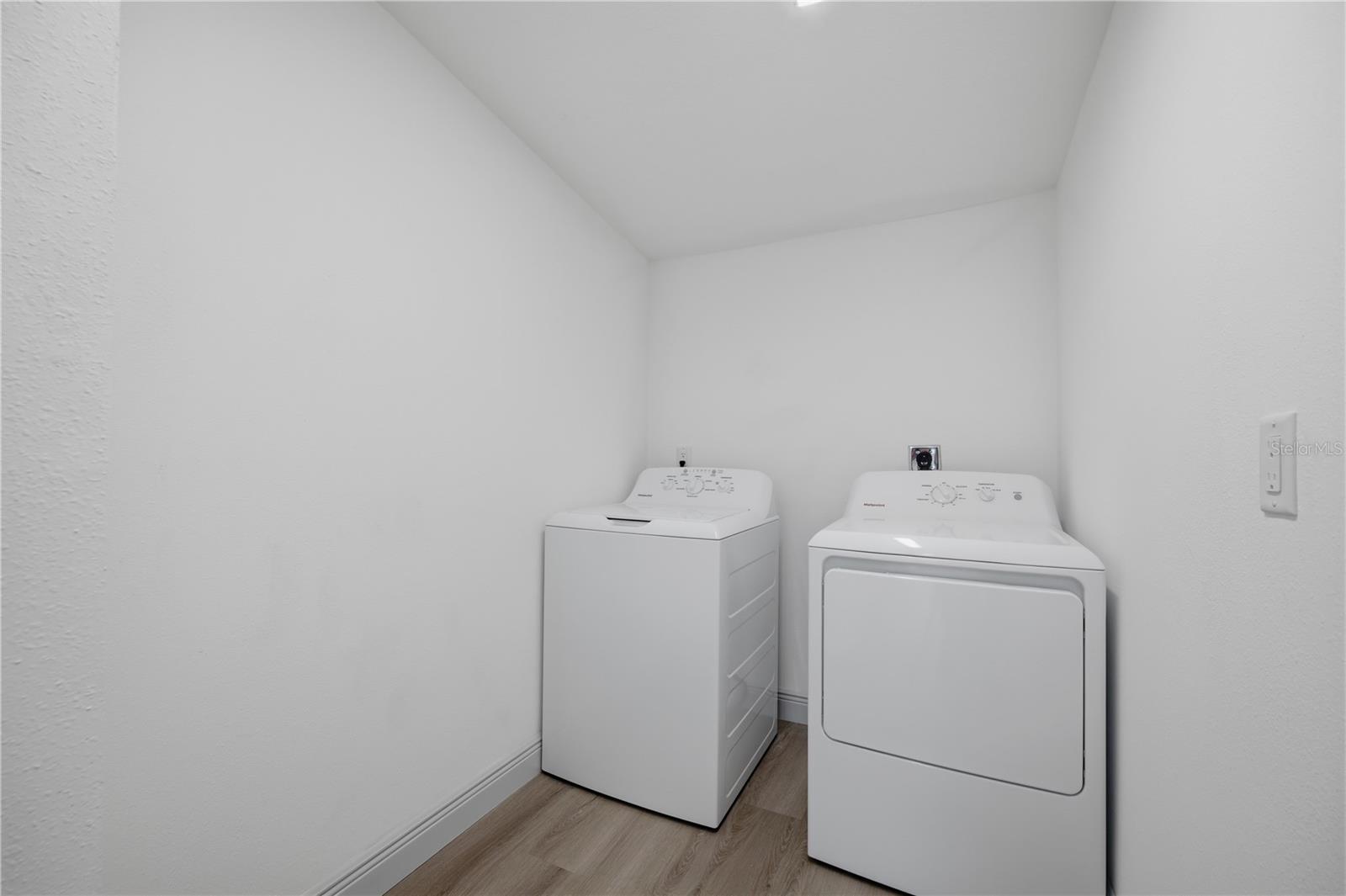 7904 CADILLAC AVE — photo 12