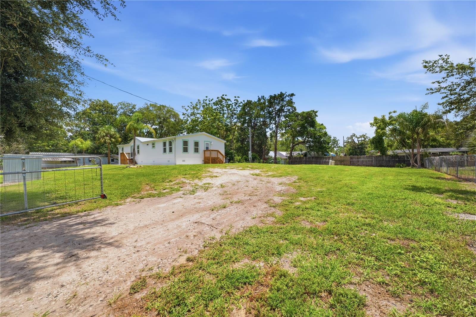 7904 CADILLAC AVE — photo 27