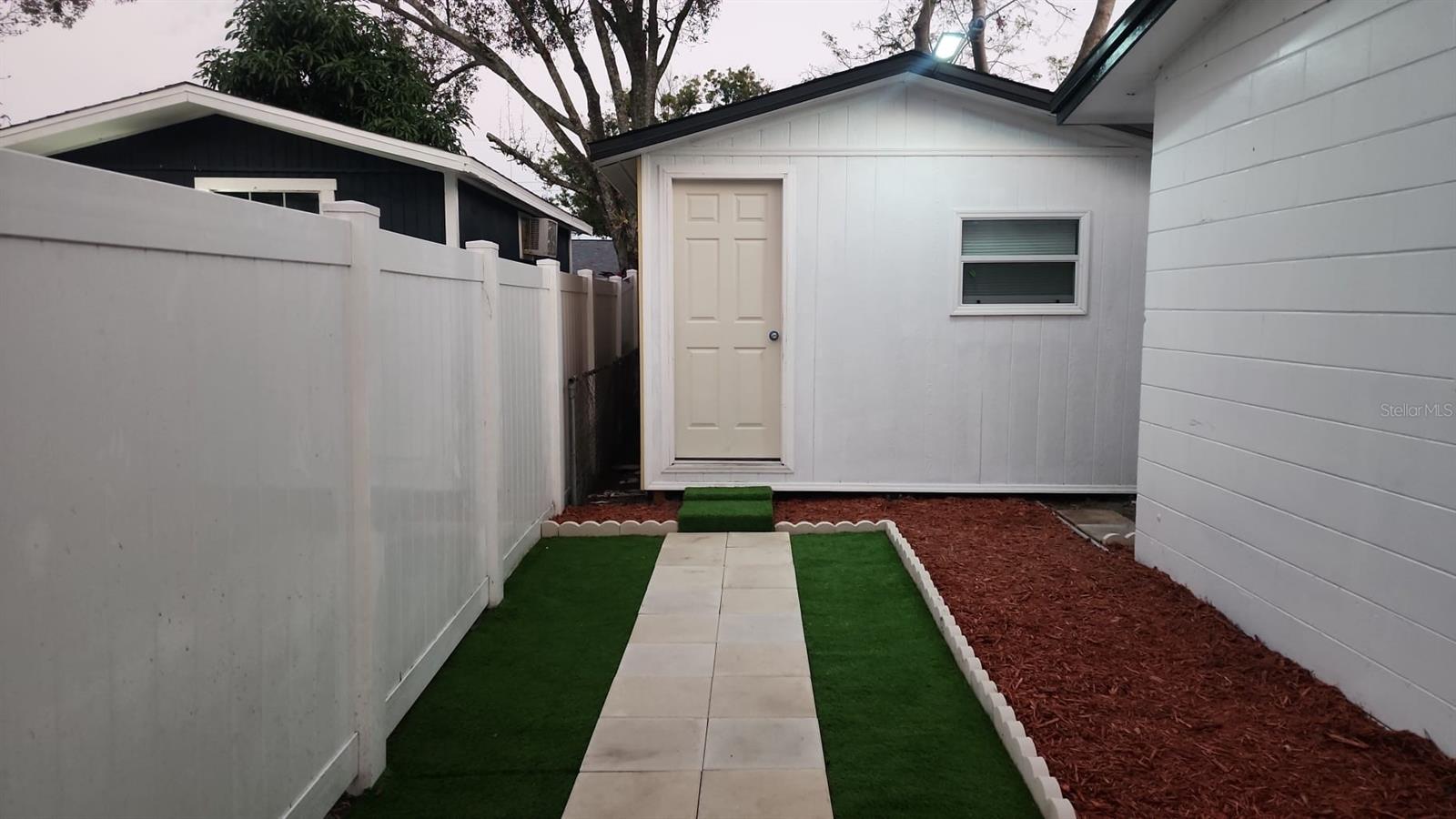 11105 N 22ND ST — photo 10