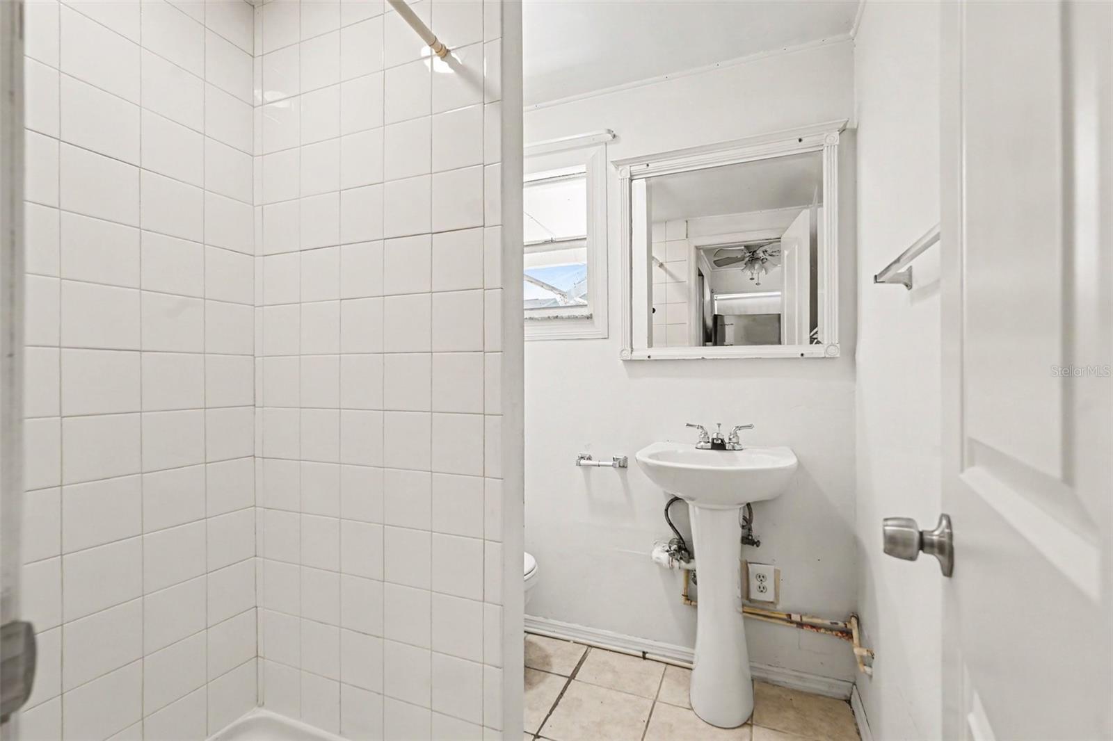6006 N HUBERT AVE — photo 23
