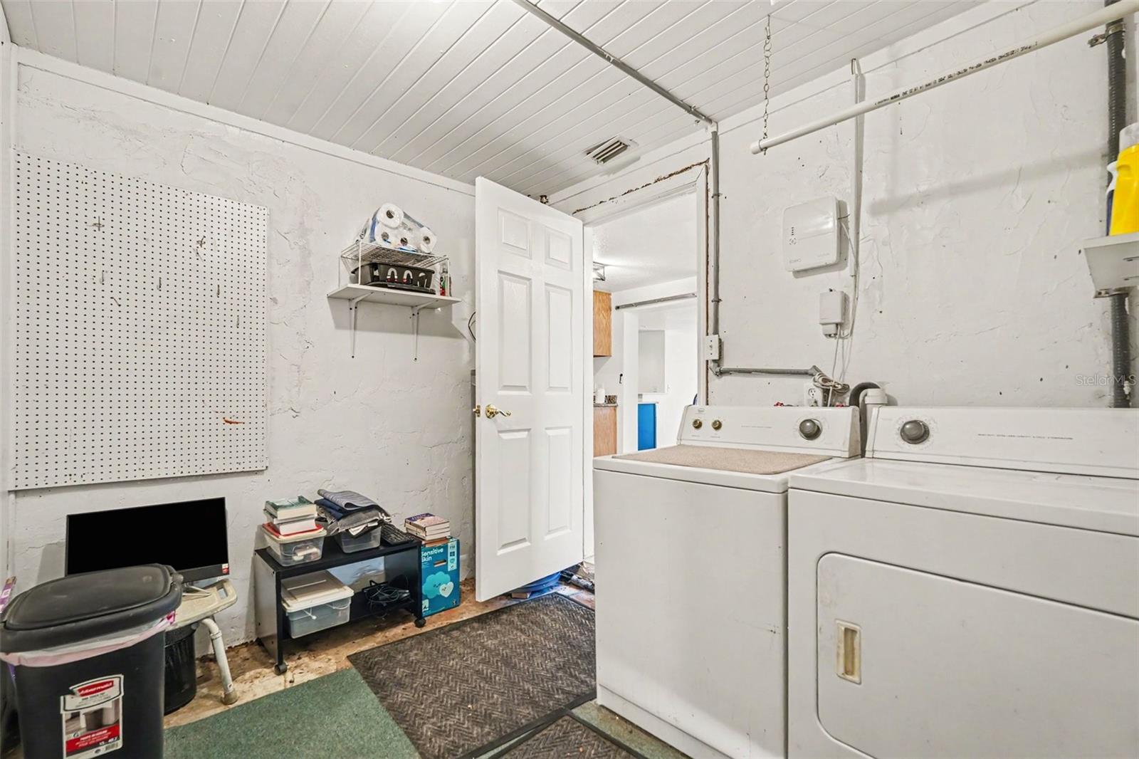 6006 N HUBERT AVE — photo 24