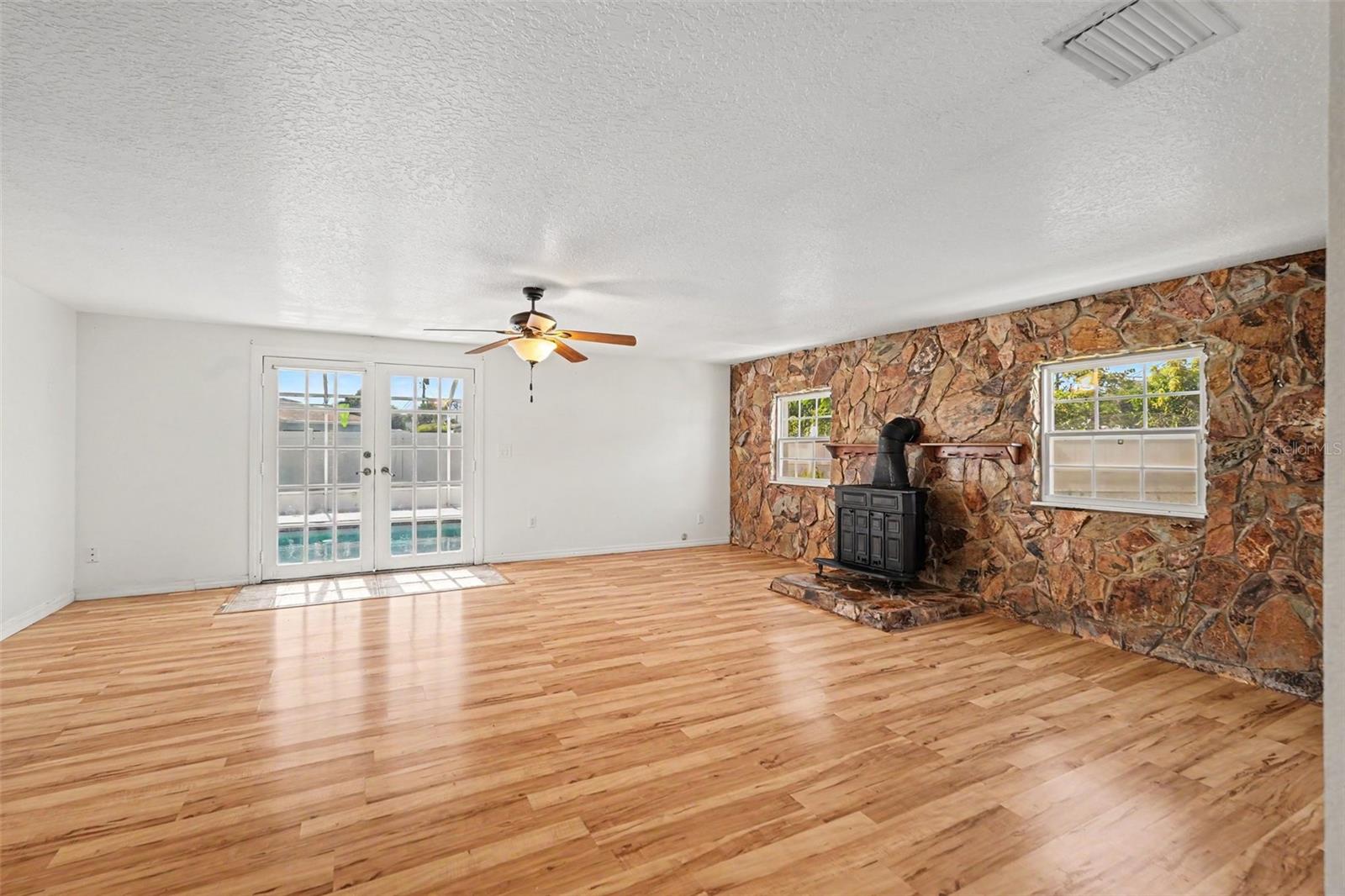 6006 N HUBERT AVE — photo 5