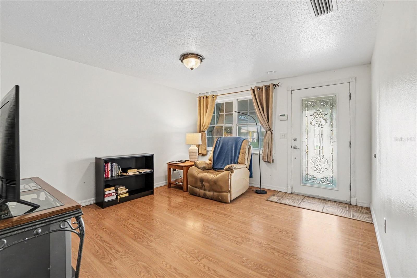 6006 N HUBERT AVE — photo 8