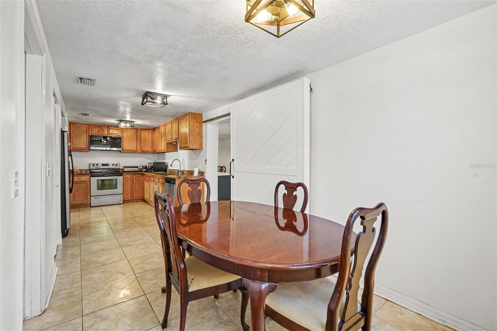 6006 N HUBERT AVE — photo 12