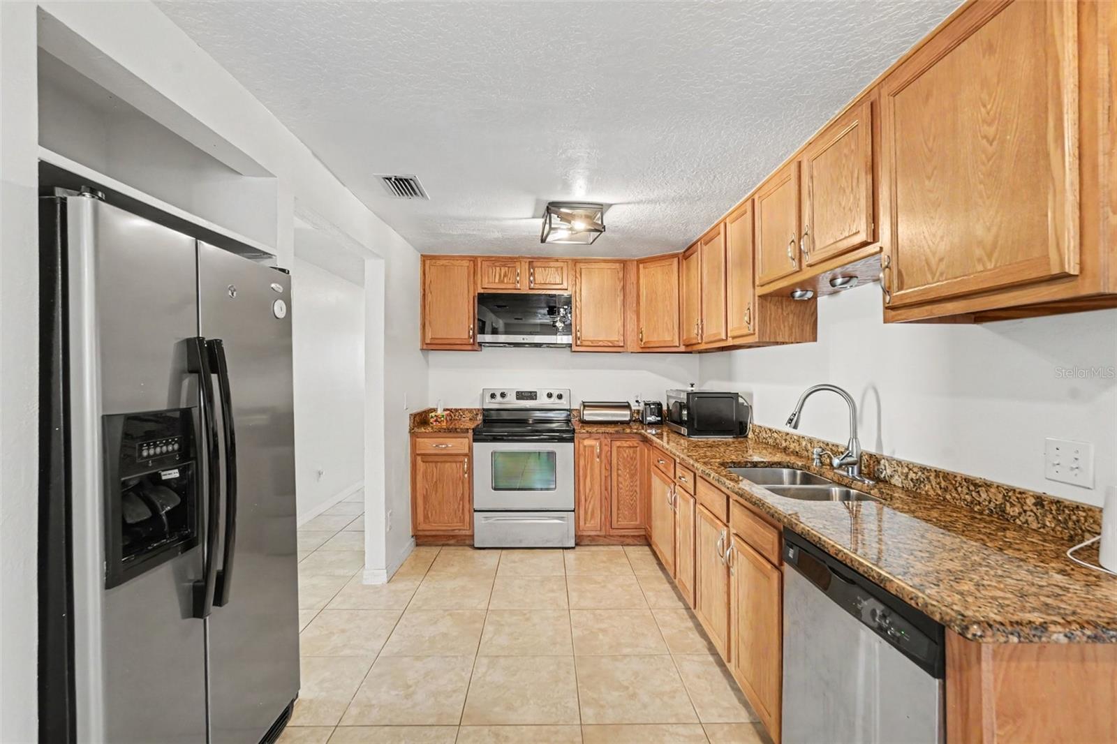 6006 N HUBERT AVE — photo 10