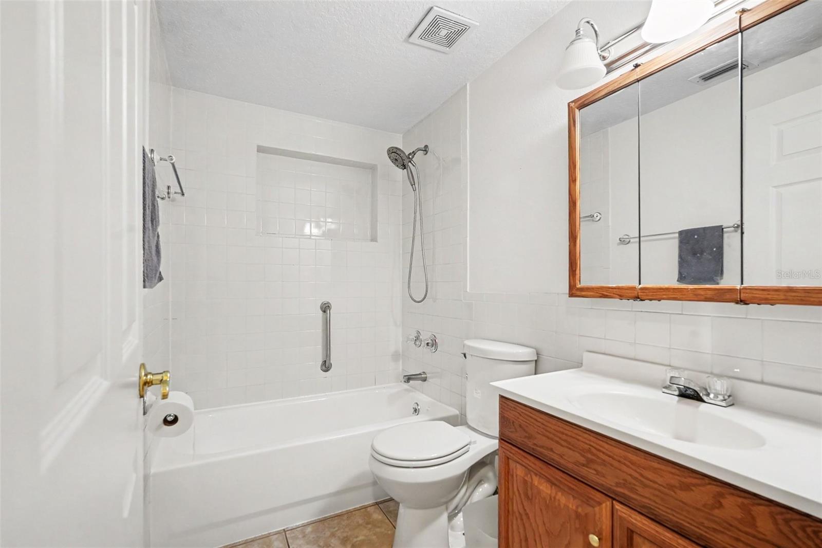 6006 N HUBERT AVE — photo 20