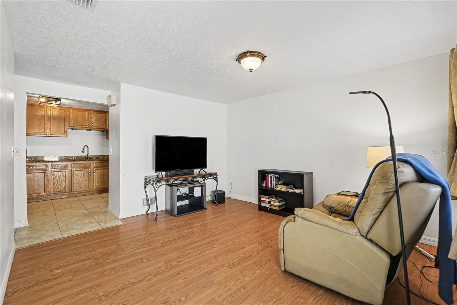 6006 N HUBERT AVE — photo 9