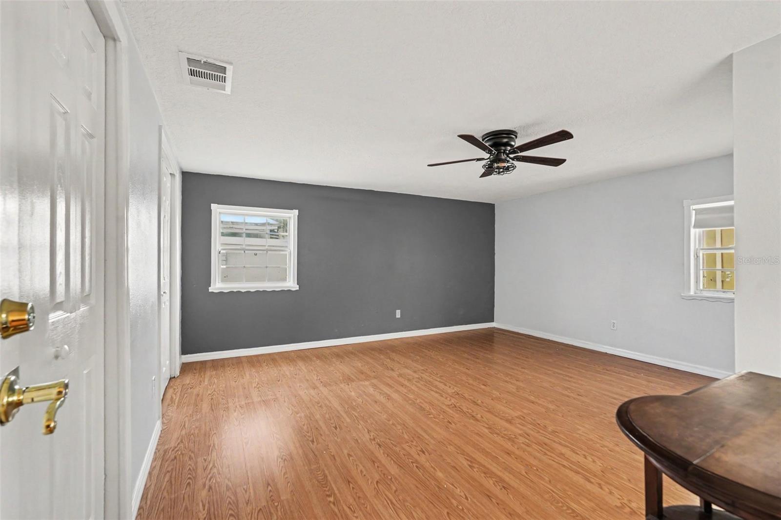 6006 N HUBERT AVE — photo 18
