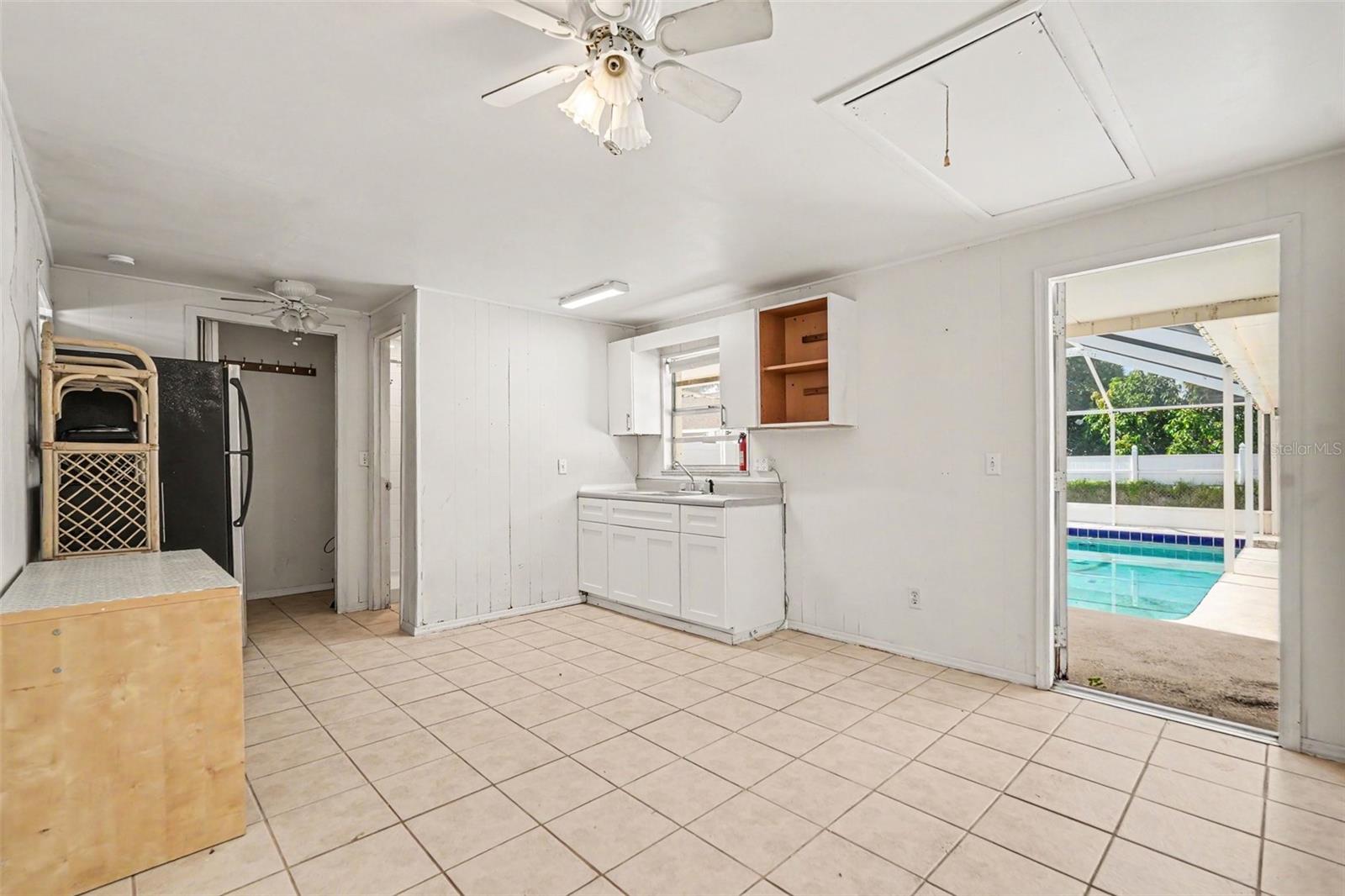 6006 N HUBERT AVE — photo 11