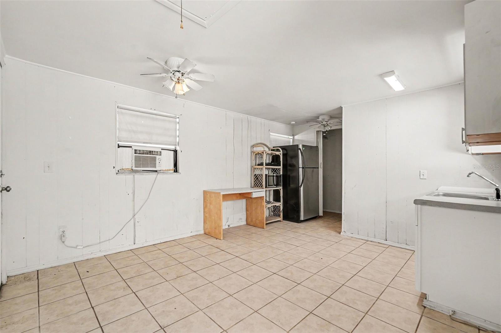 6006 N HUBERT AVE — photo 15