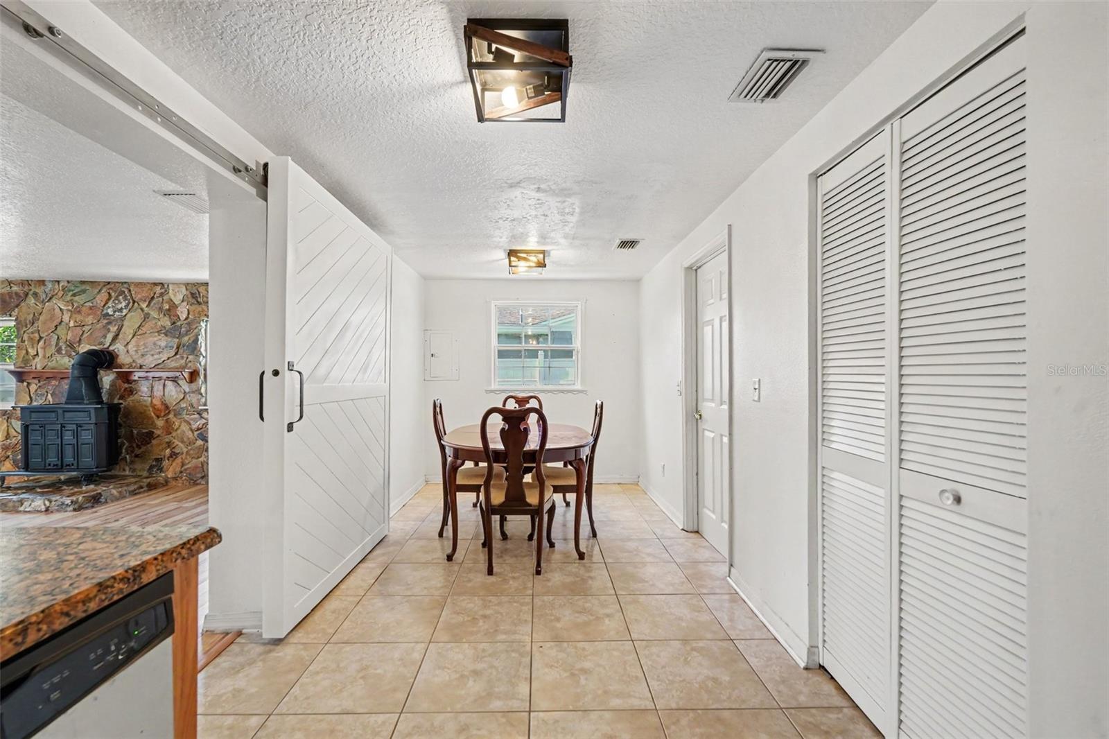 6006 N HUBERT AVE — photo 13