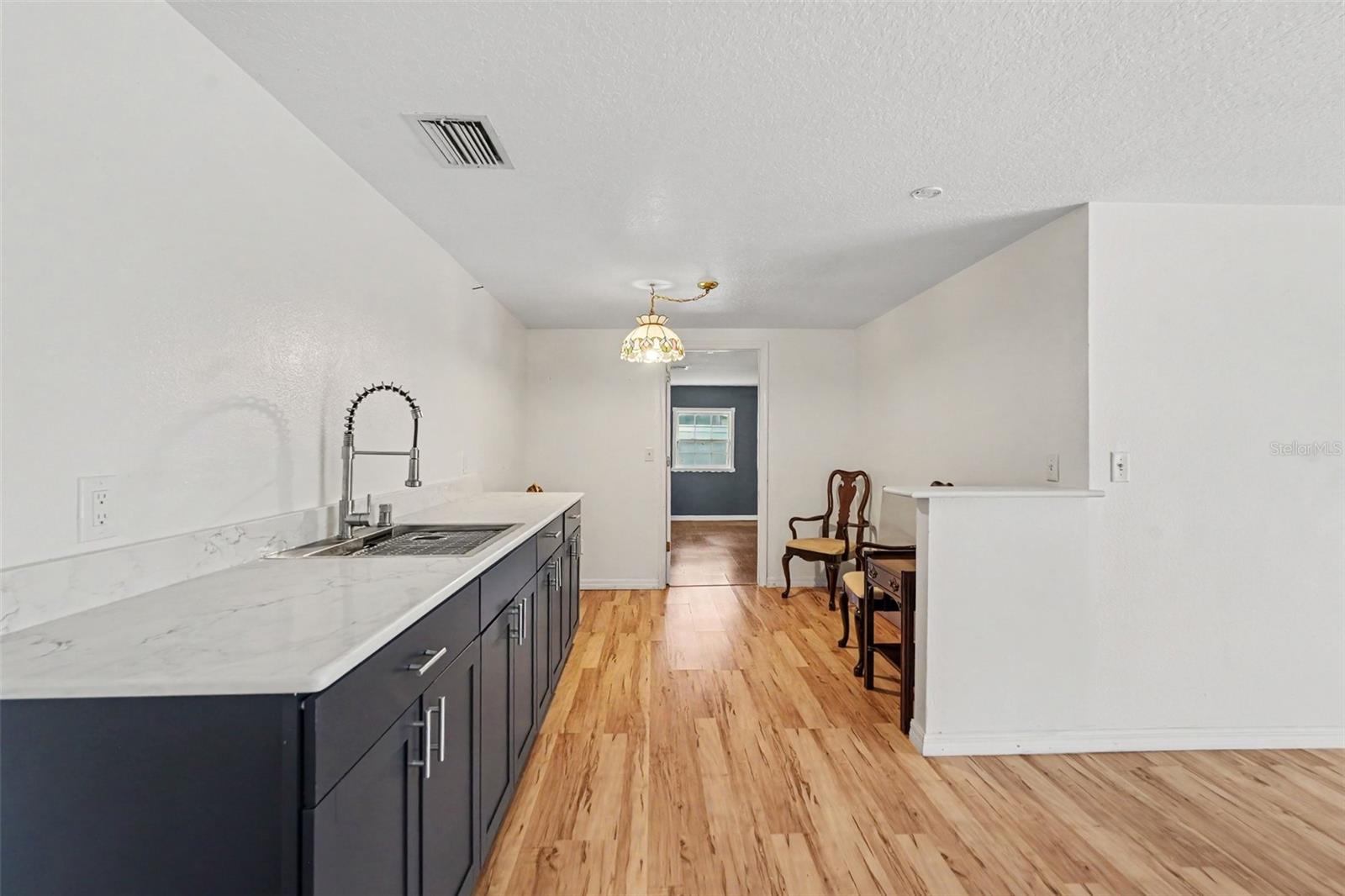 6006 N HUBERT AVE — photo 14
