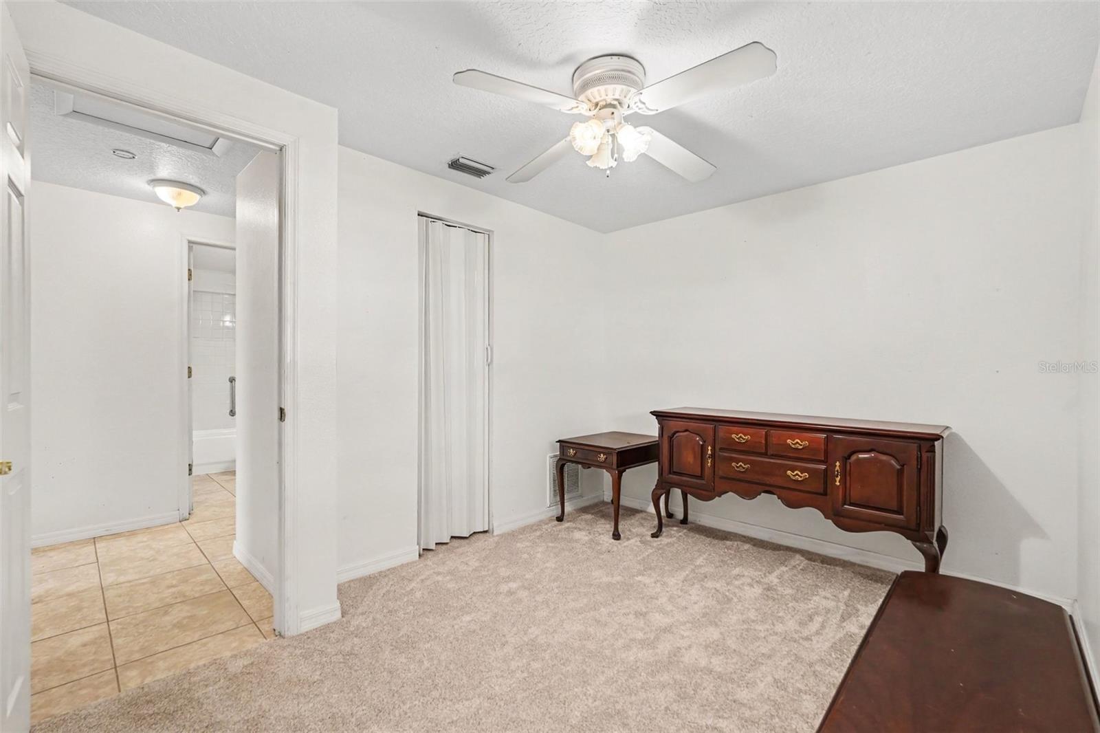 6006 N HUBERT AVE — photo 16