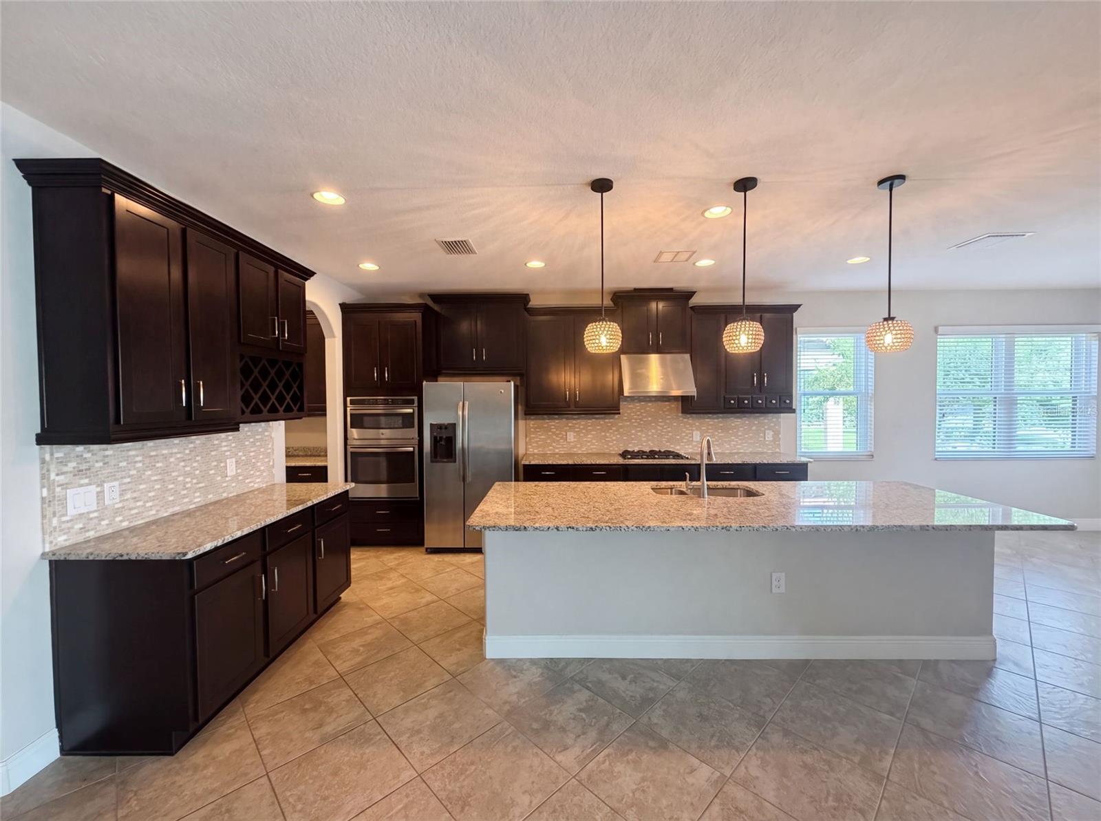 2575 GRAND LAKESIDE DR — photo 4
