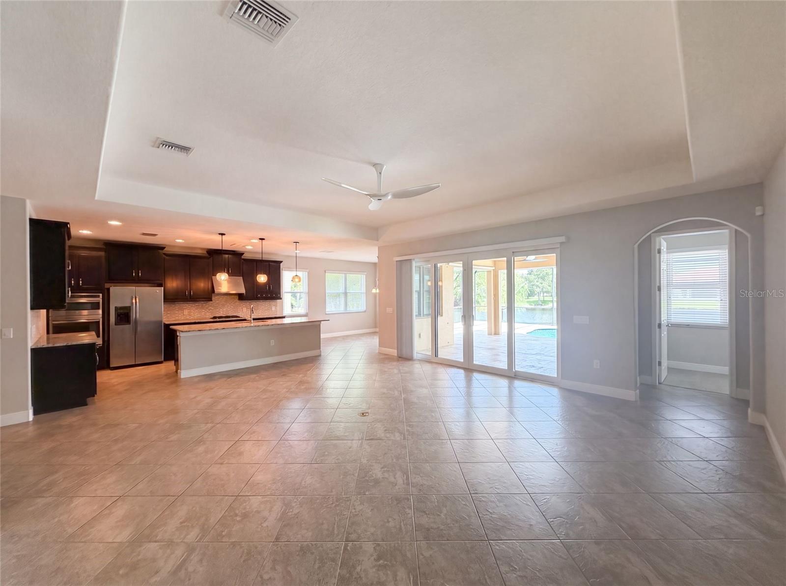 2575 GRAND LAKESIDE DR — photo 7