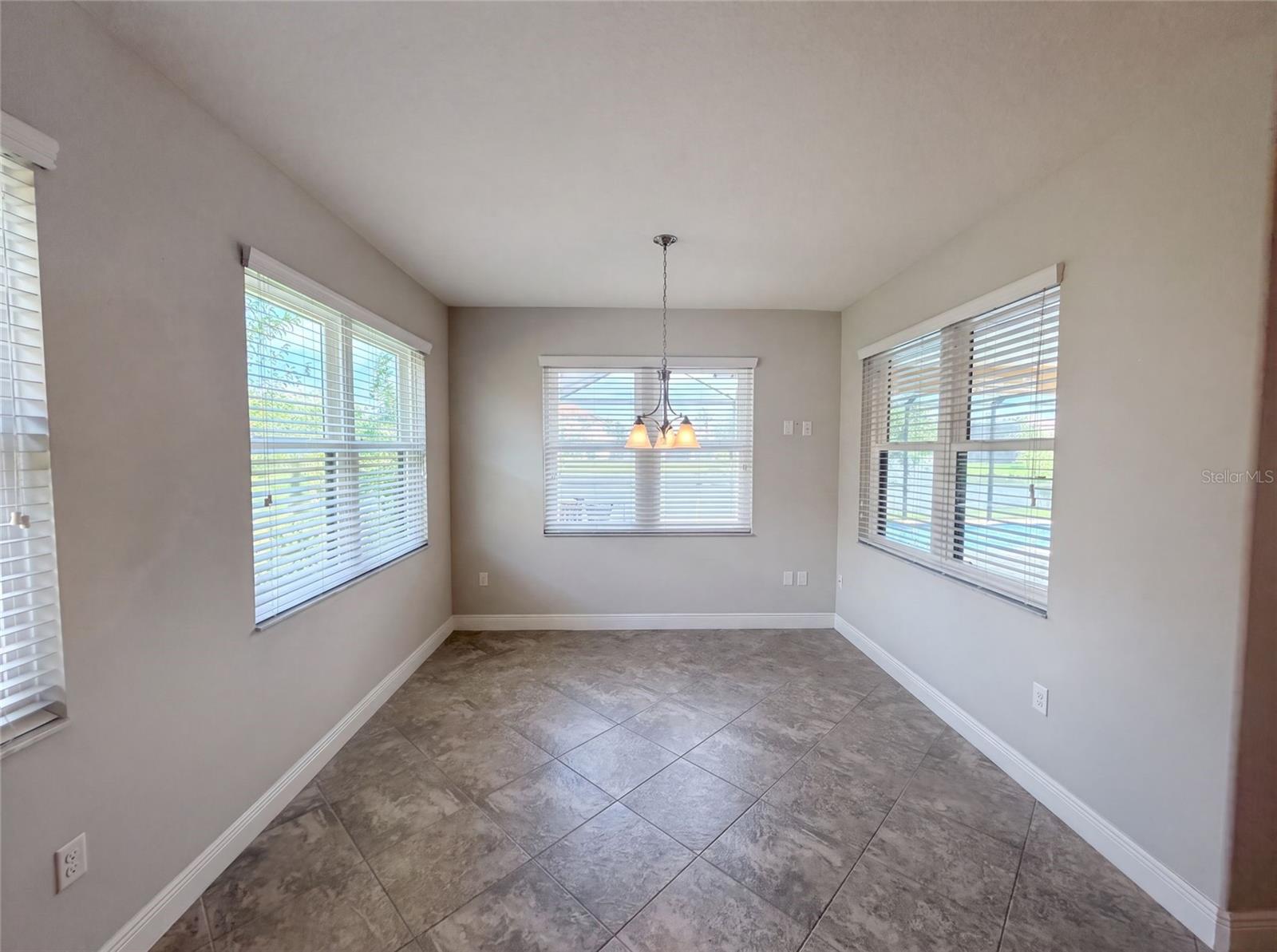 2575 GRAND LAKESIDE DR — photo 10