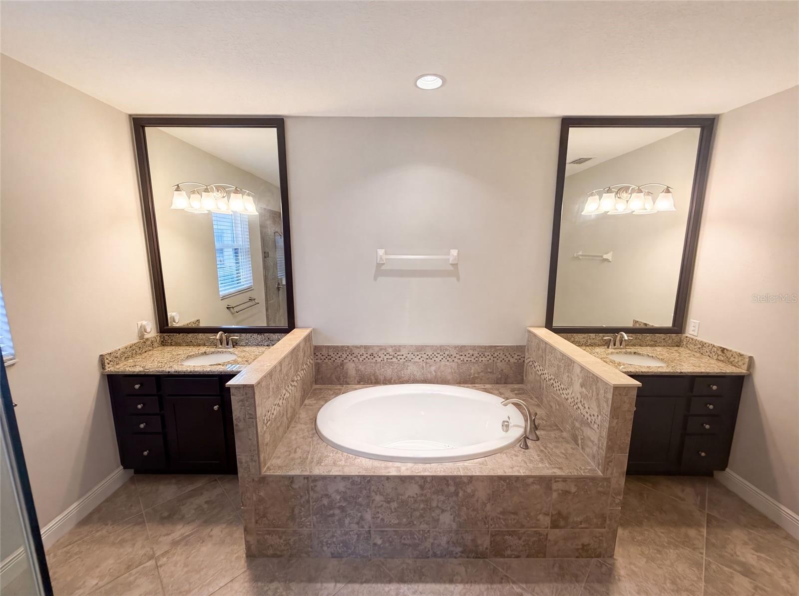 2575 GRAND LAKESIDE DR — photo 31