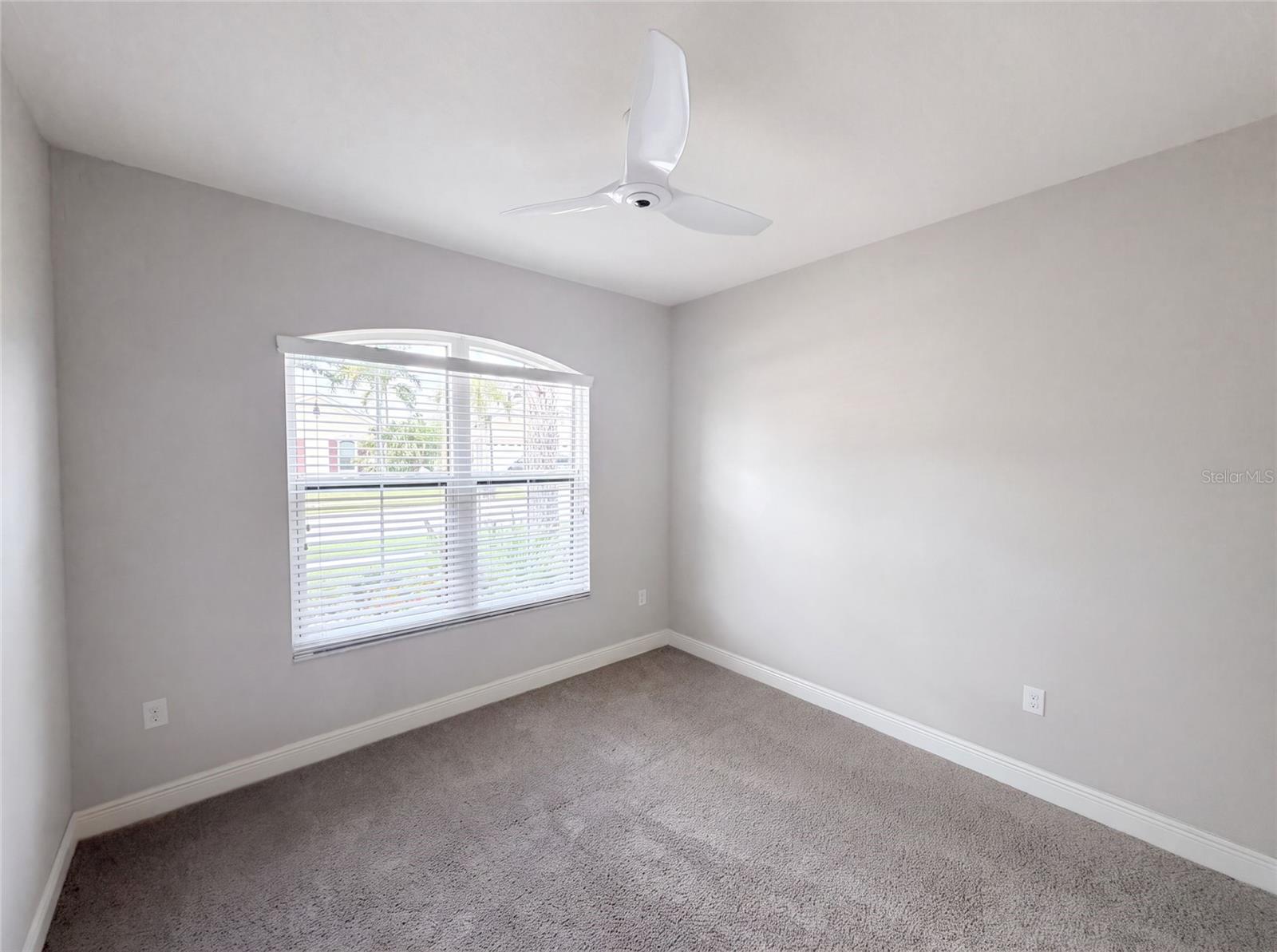2575 GRAND LAKESIDE DR — photo 15