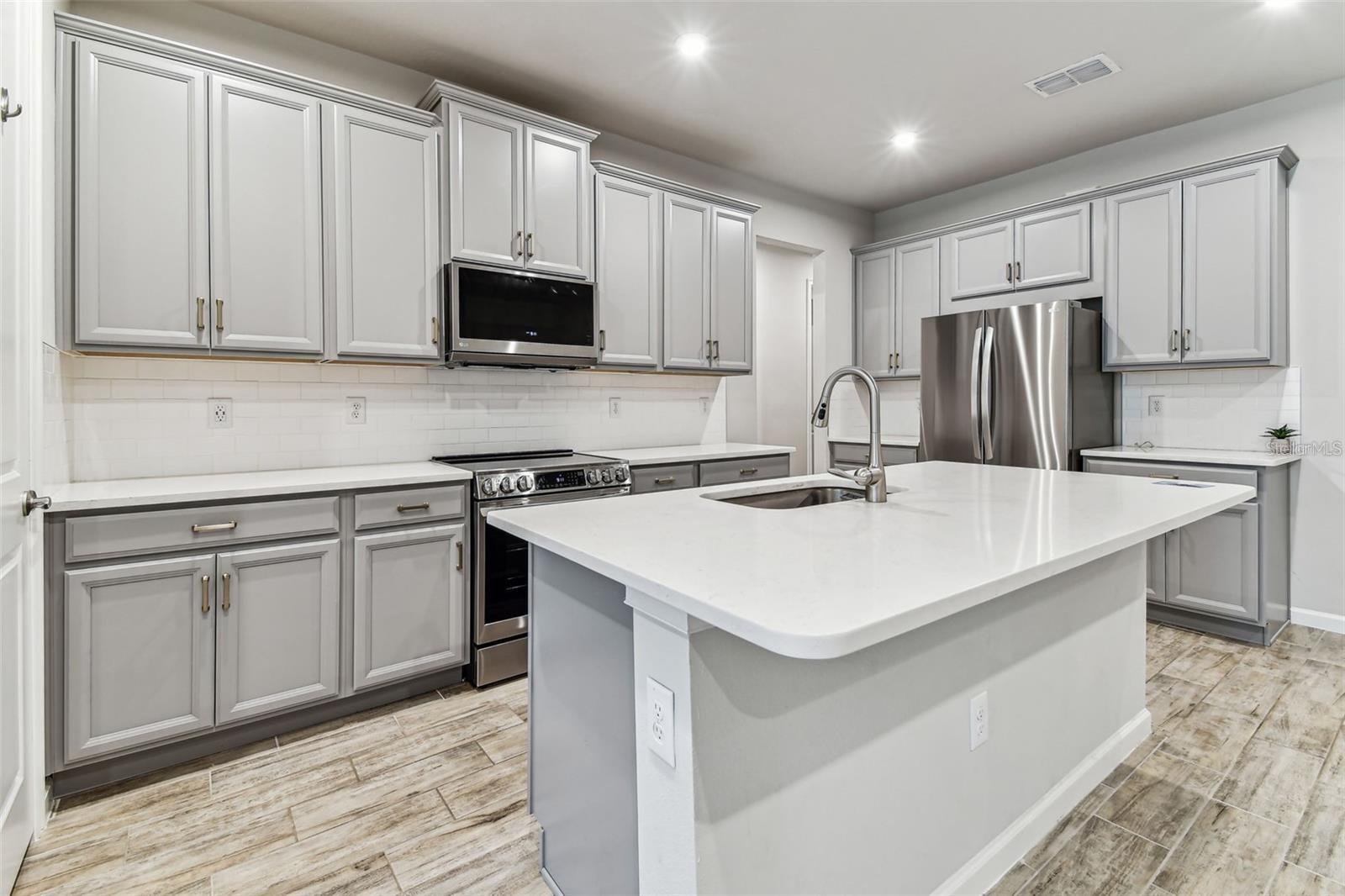 3719 LAUGHING DOVE AVE — photo 3