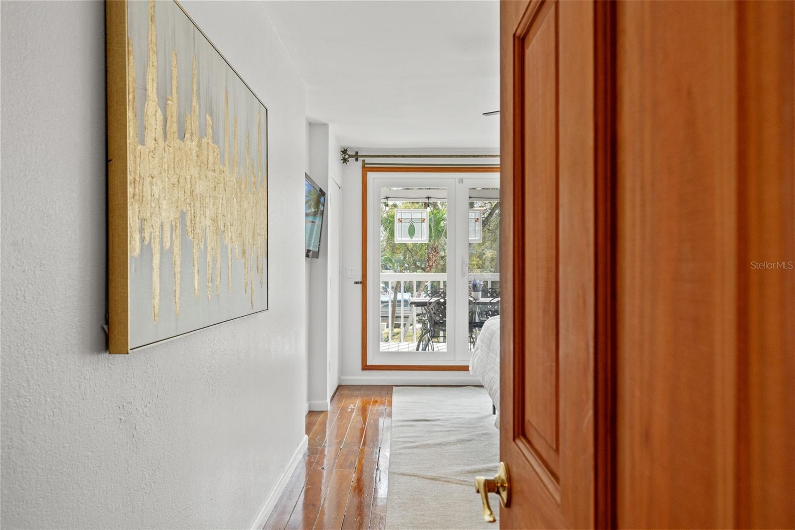 906 W HENRY AVE — photo 25