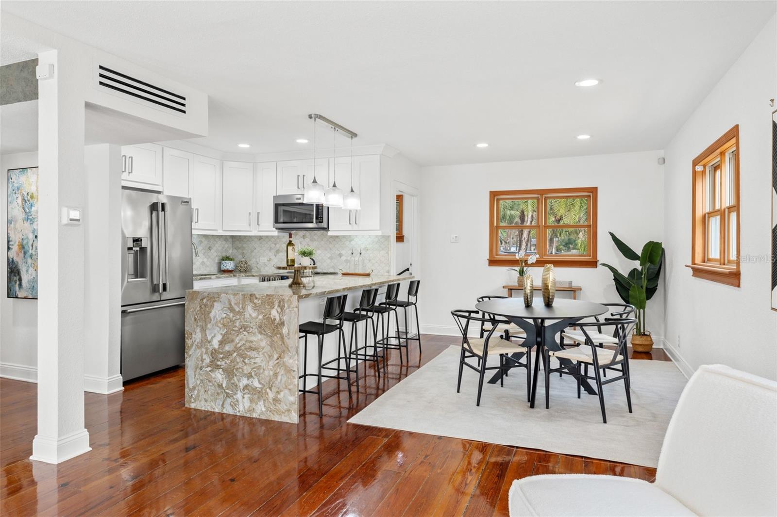 906 W HENRY AVE — photo 13
