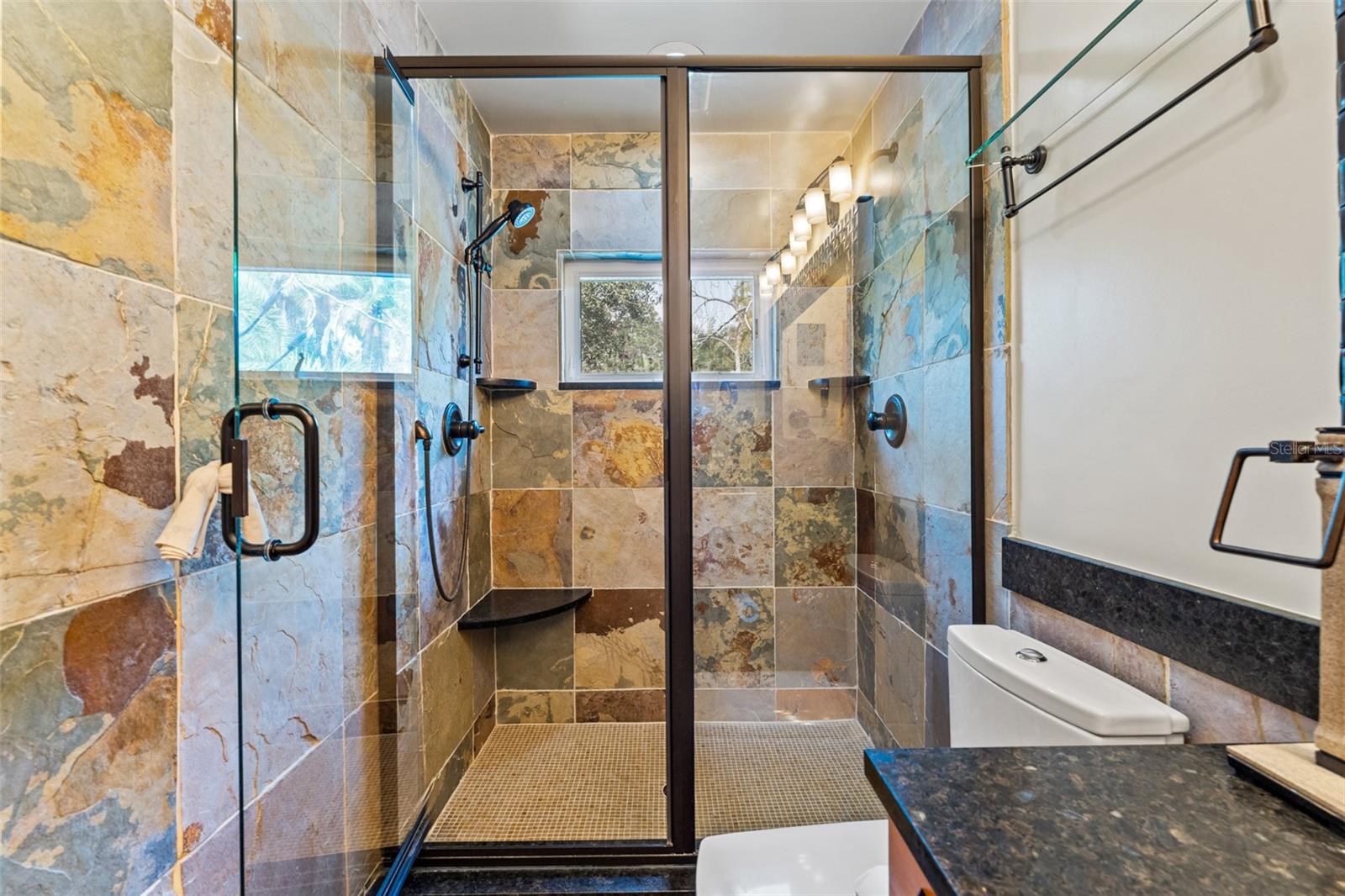 906 W HENRY AVE — photo 21