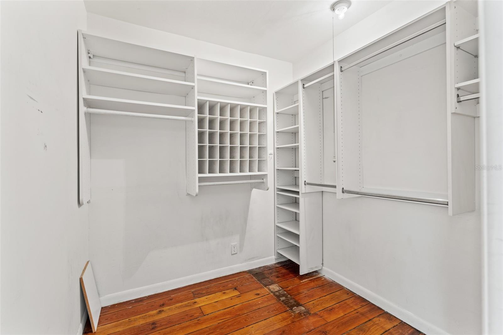 906 W HENRY AVE — photo 29