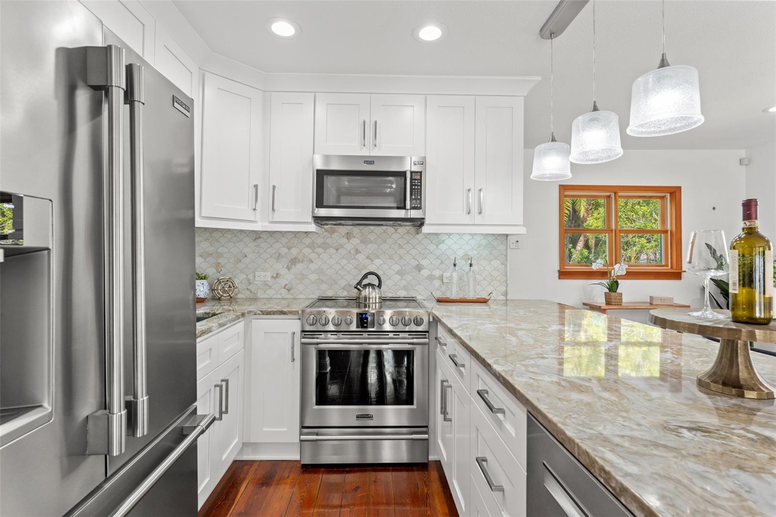 906 W HENRY AVE — photo 14