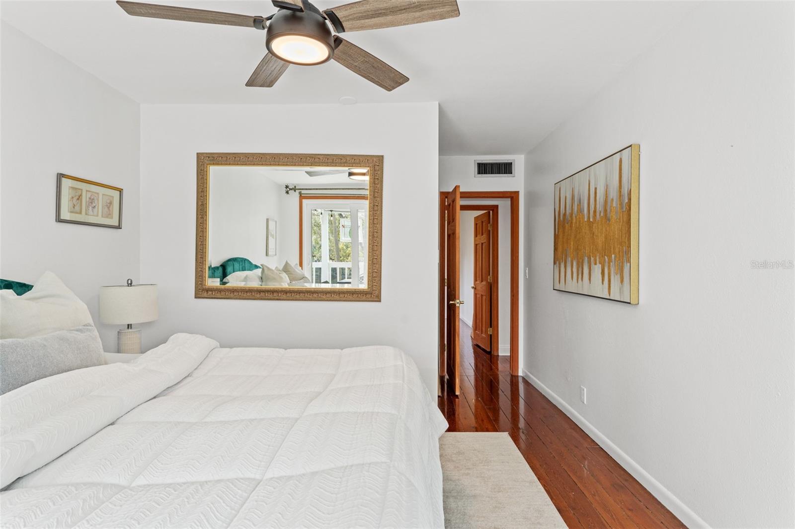 906 W HENRY AVE — photo 27