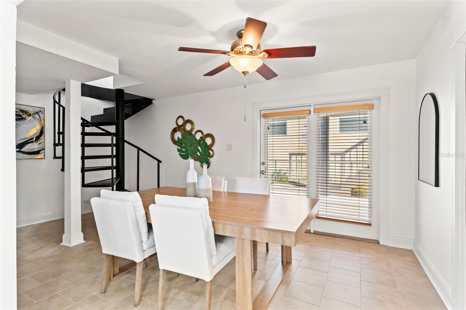 906 W HENRY AVE — photo 34
