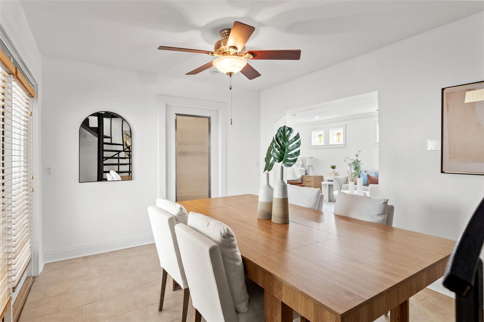 906 W HENRY AVE — photo 33