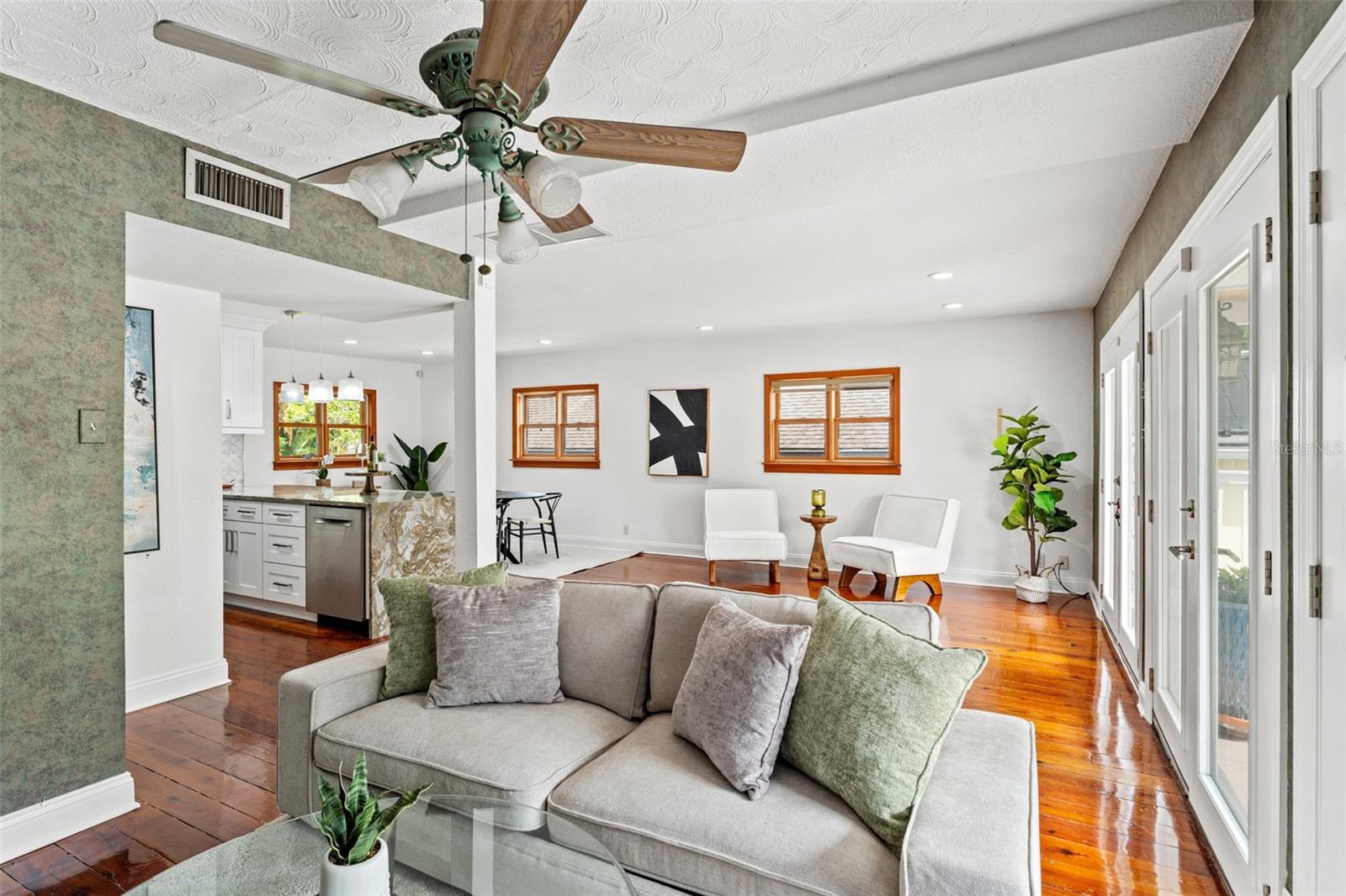 906 W HENRY AVE — photo 10