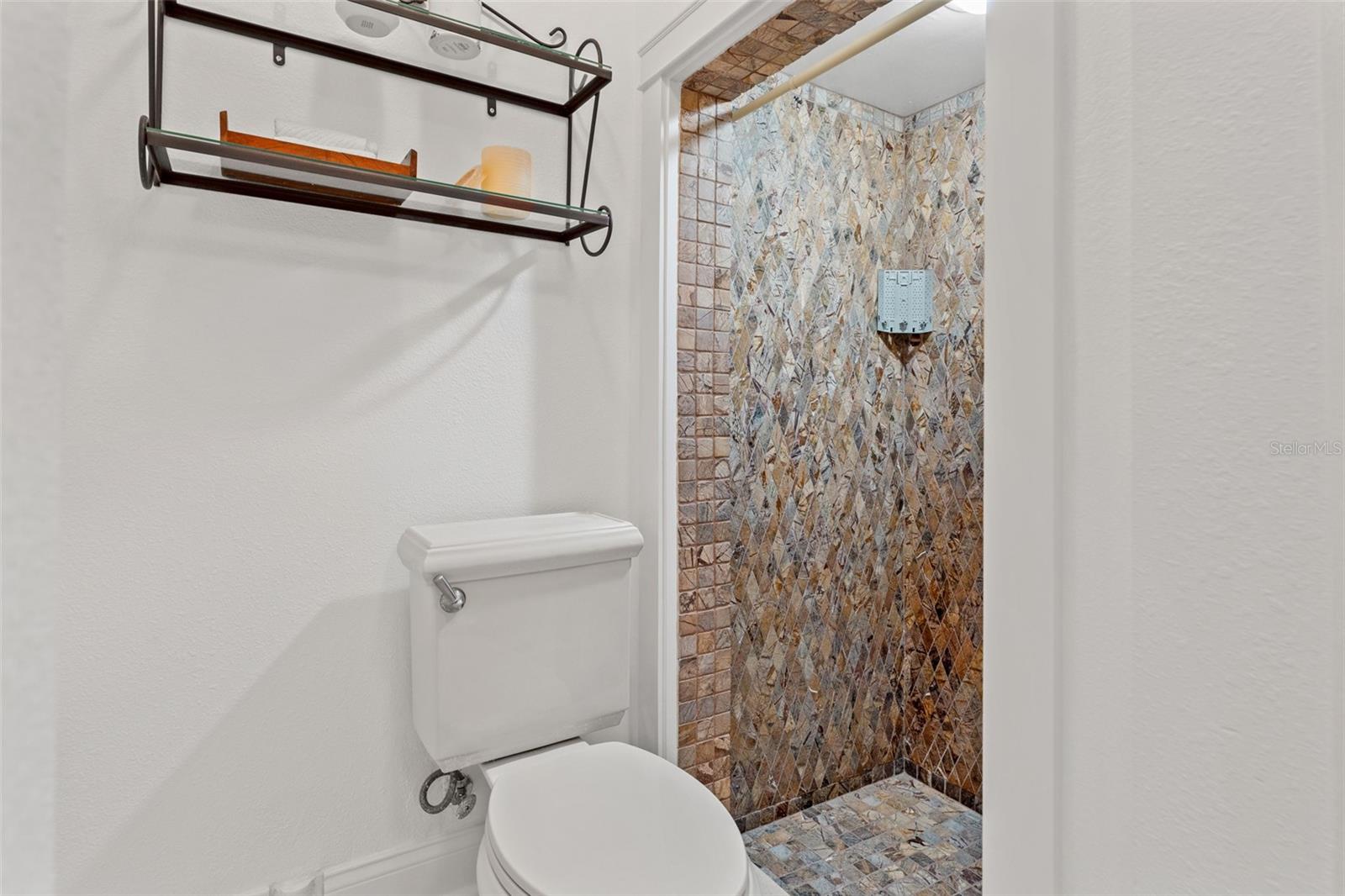 906 W HENRY AVE — photo 40