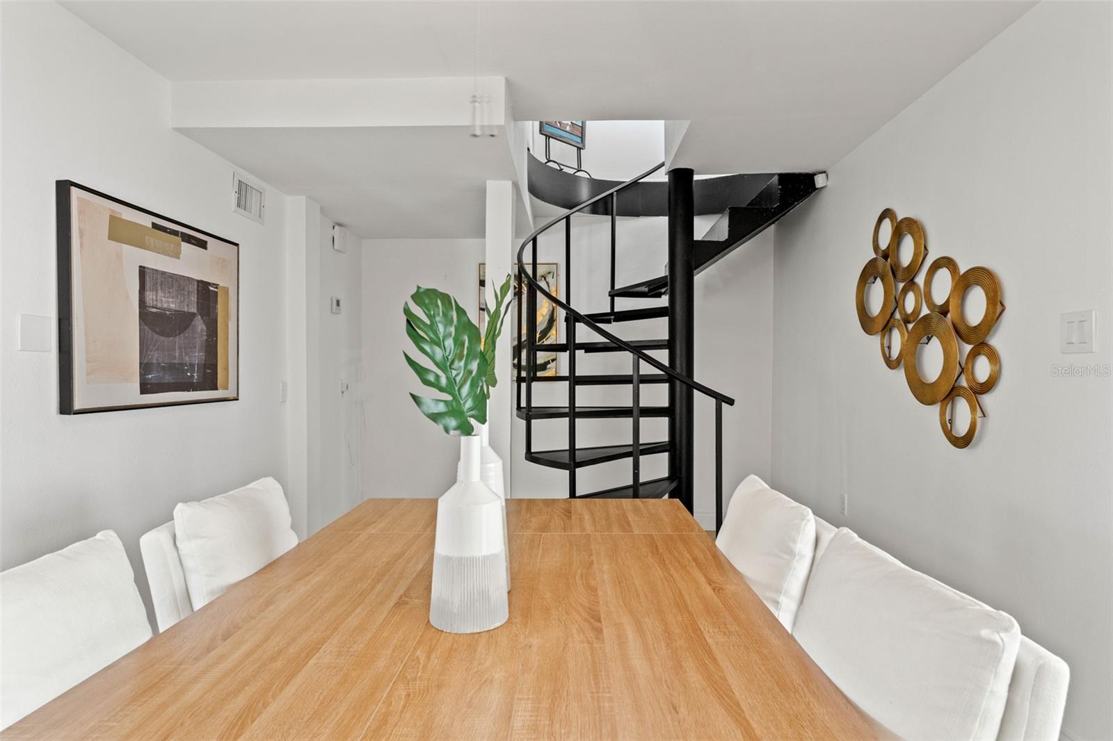 906 W HENRY AVE — photo 32