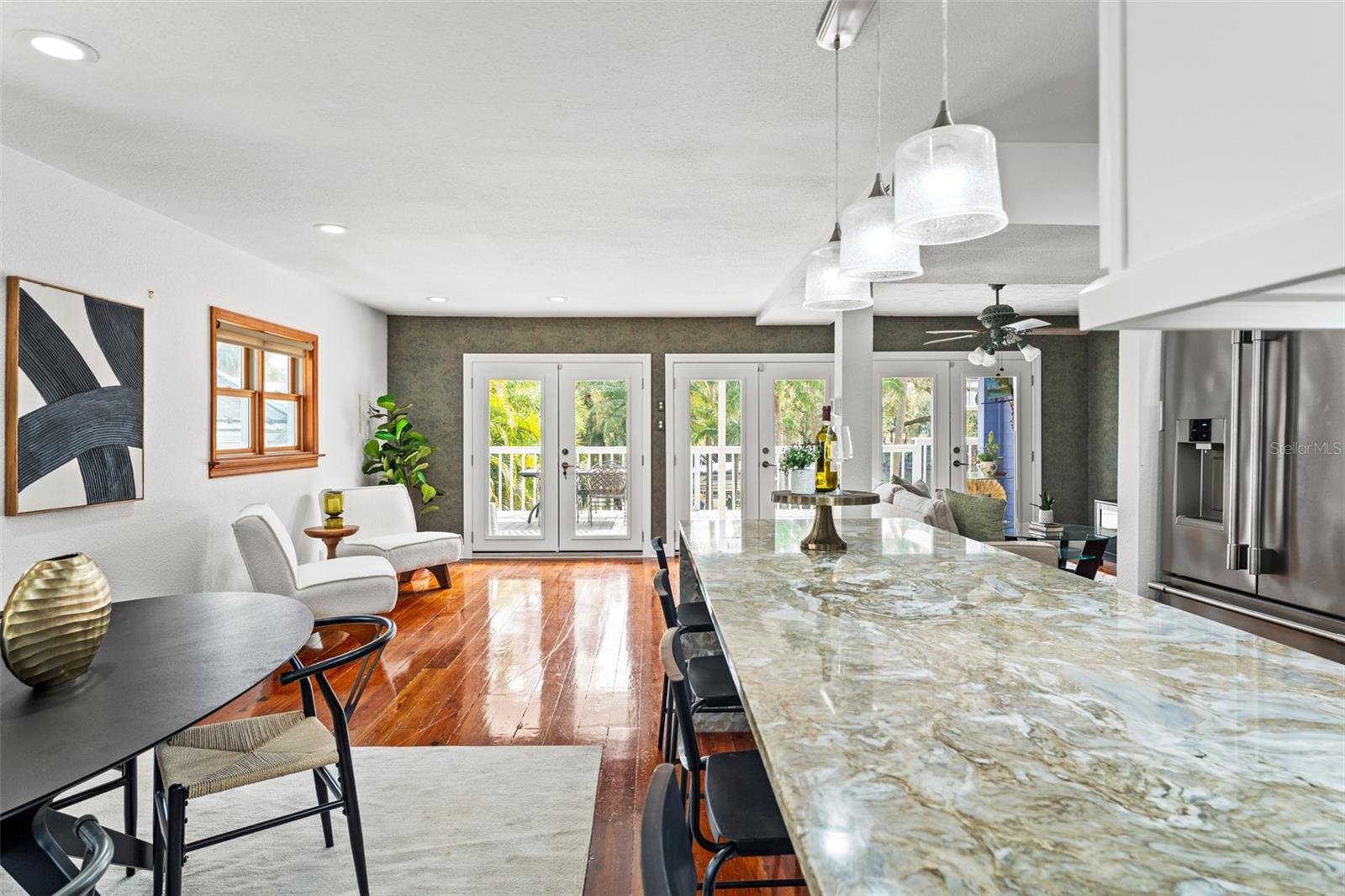 906 W HENRY AVE — photo 19