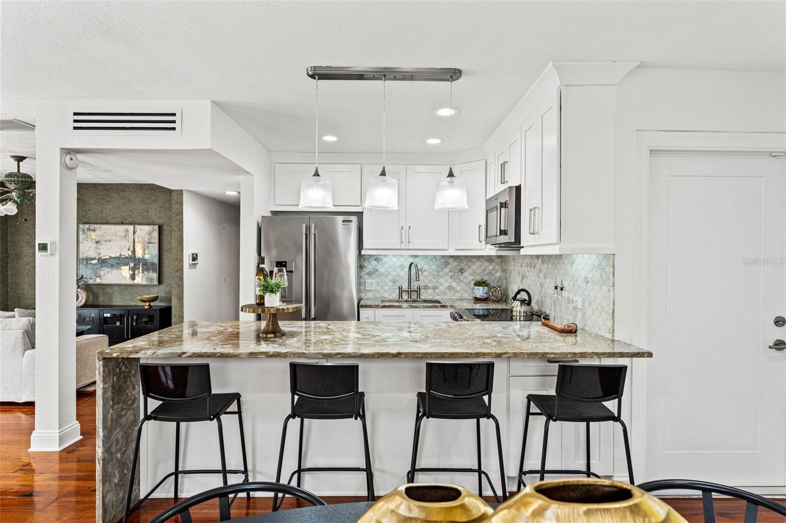 906 W HENRY AVE — photo 18