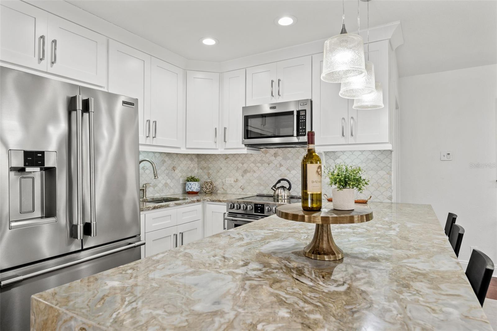 906 W HENRY AVE — photo 16