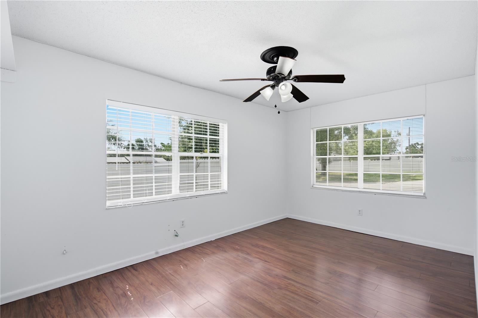 604 ROYAL CREST DR — photo 35