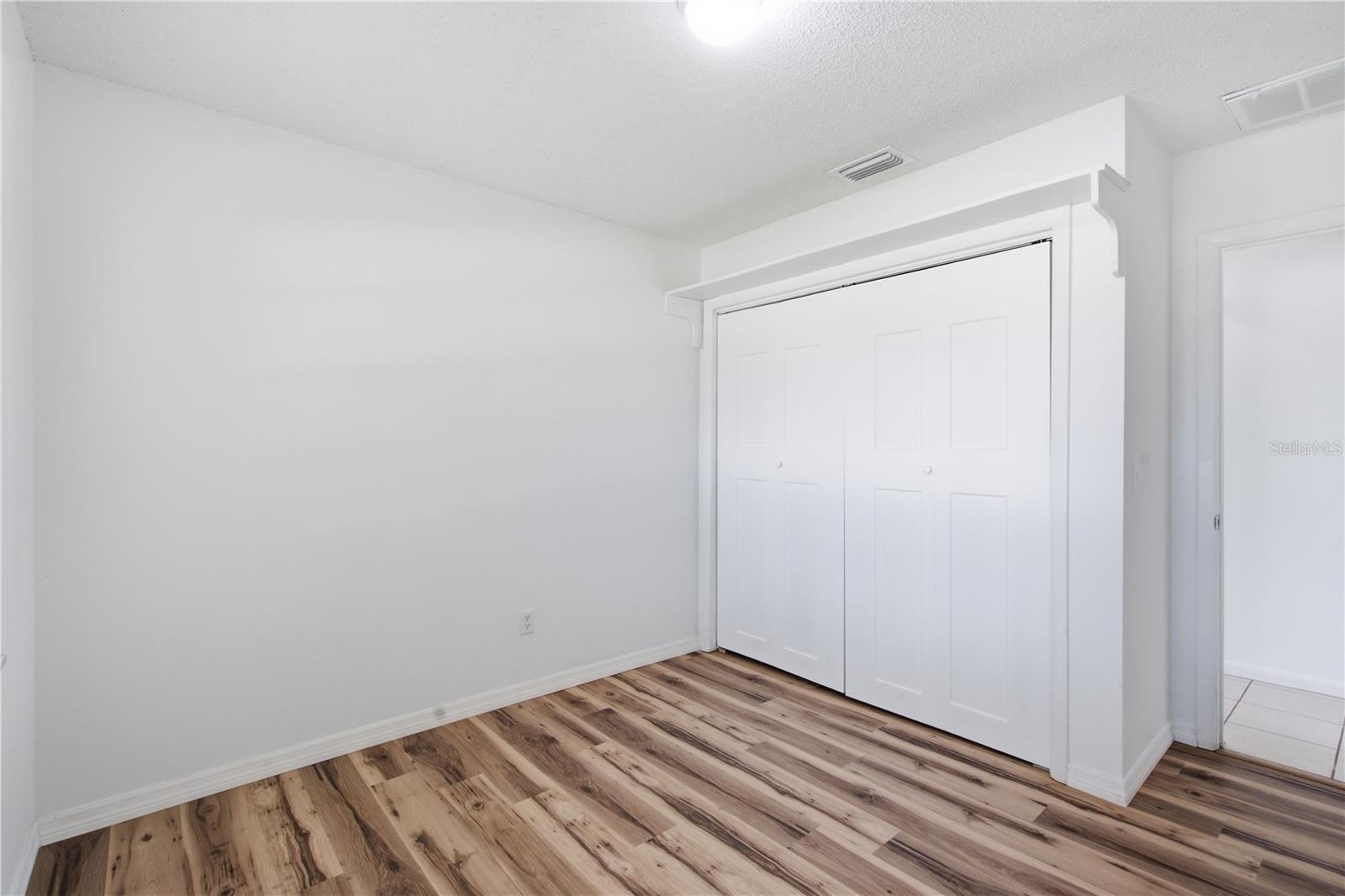 604 ROYAL CREST DR — photo 33