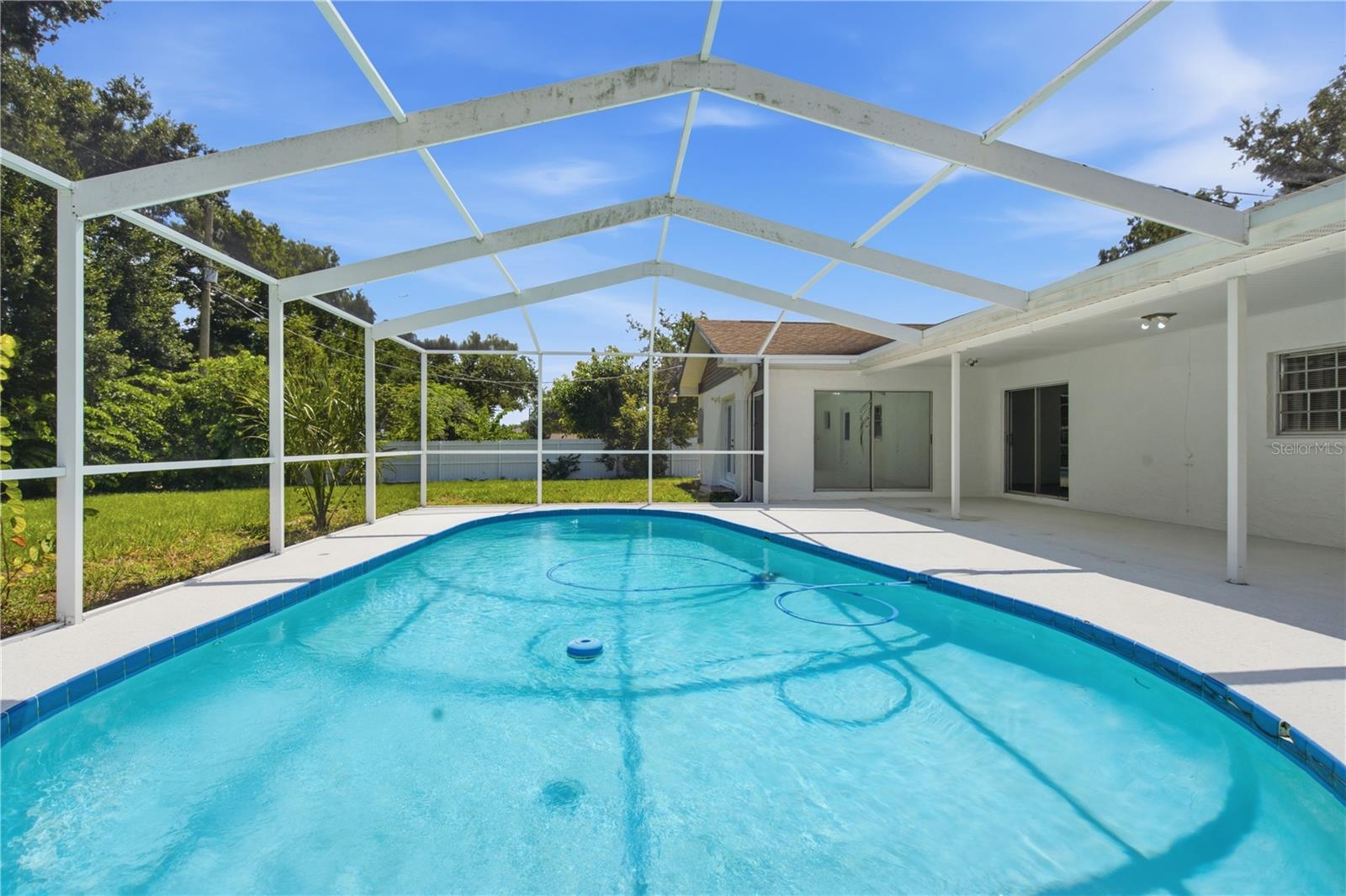 604 ROYAL CREST DR — photo 46