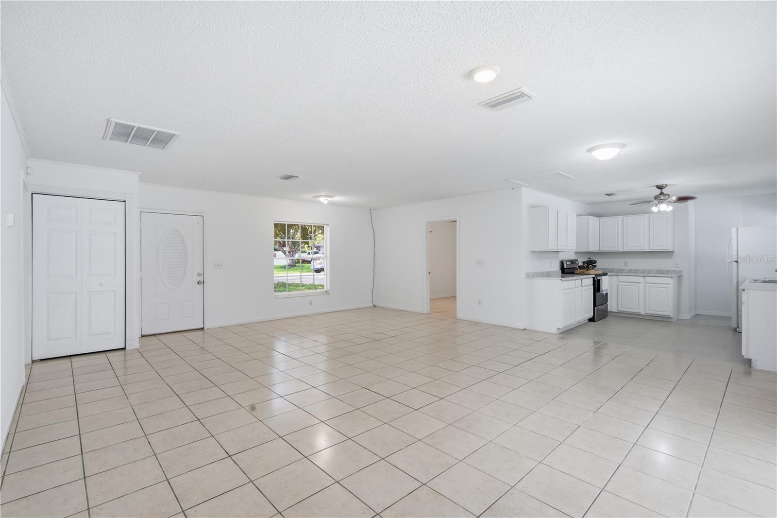 604 ROYAL CREST DR — photo 11
