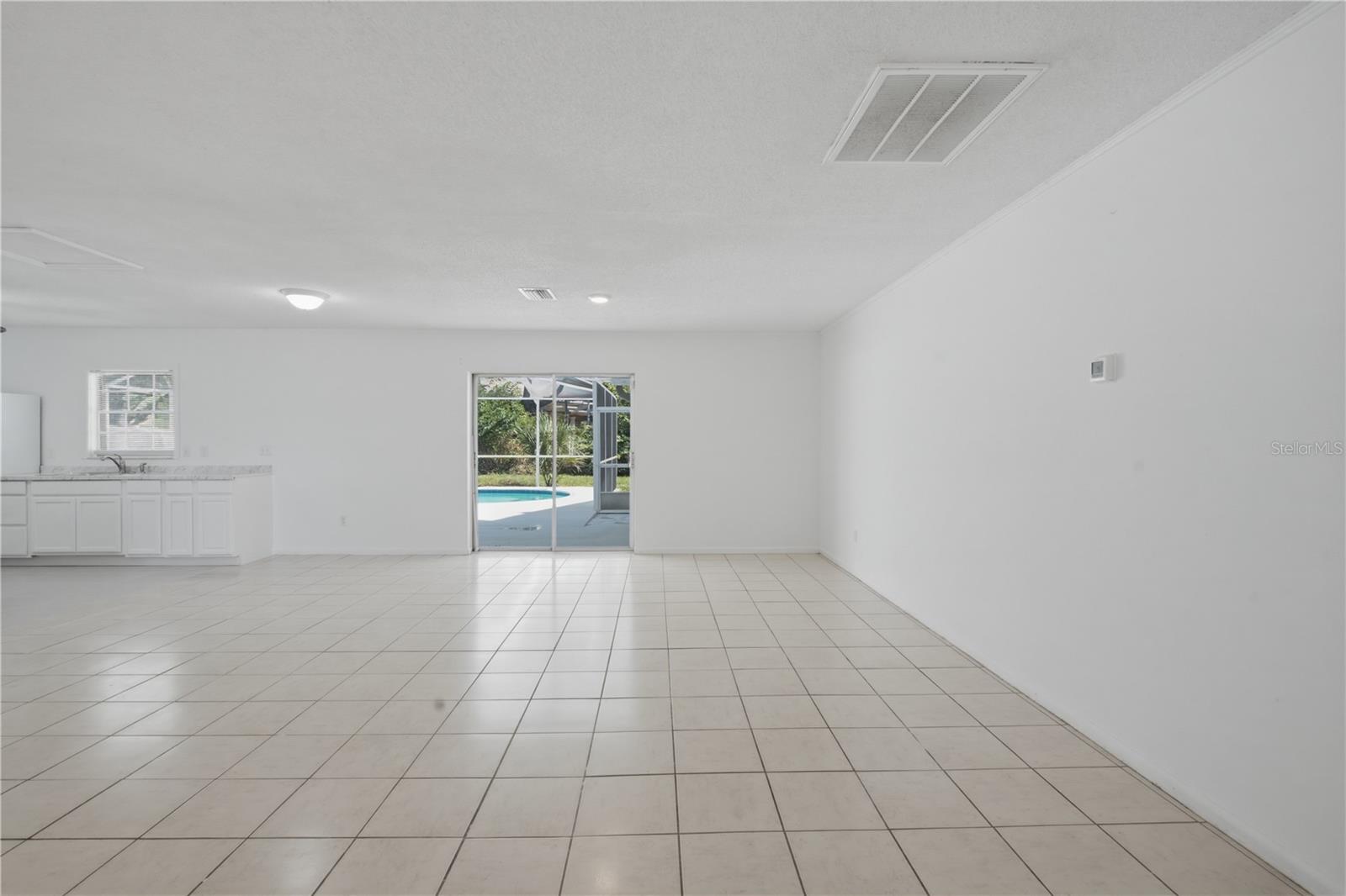 604 ROYAL CREST DR — photo 7