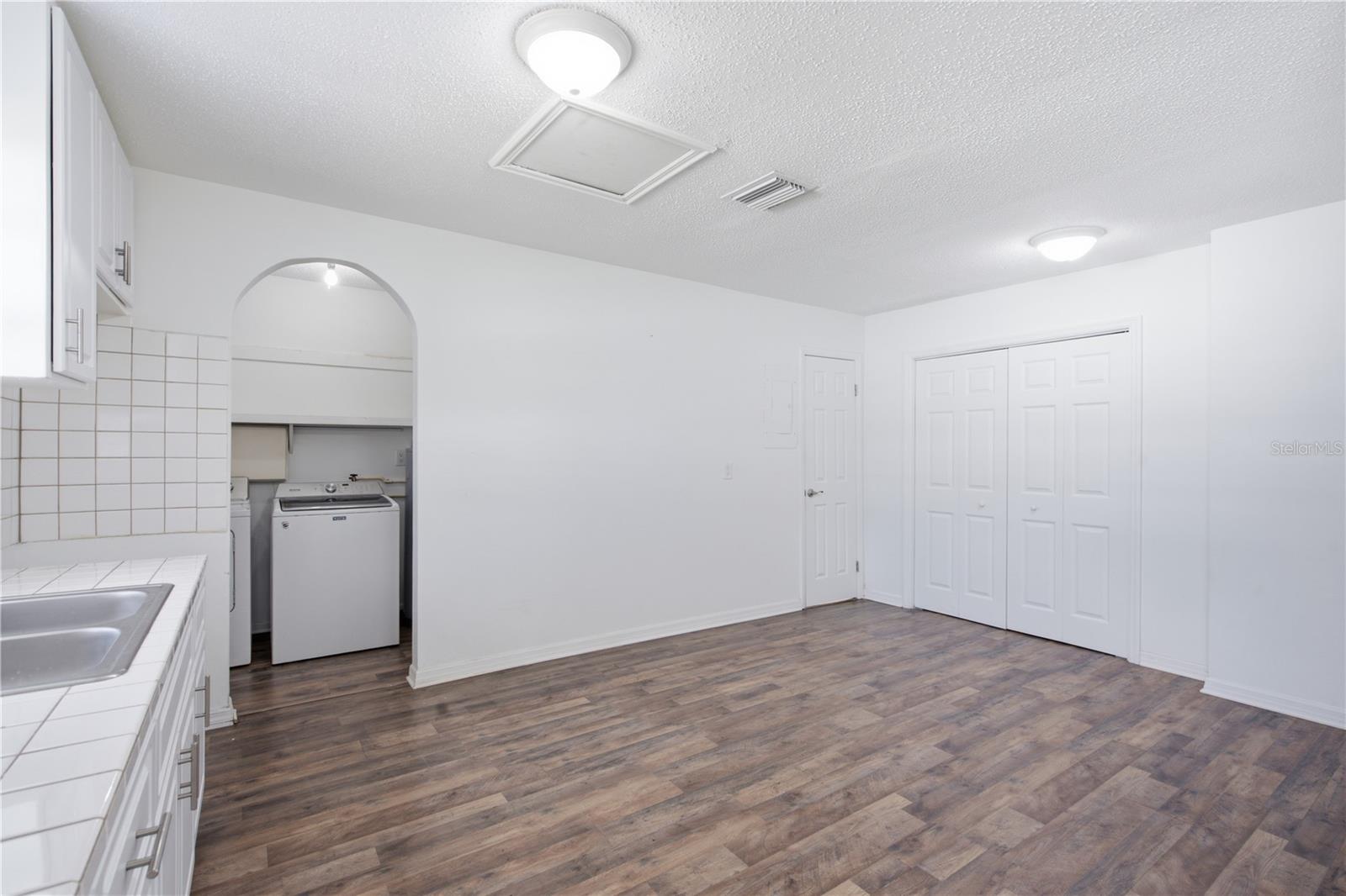 604 ROYAL CREST DR — photo 22