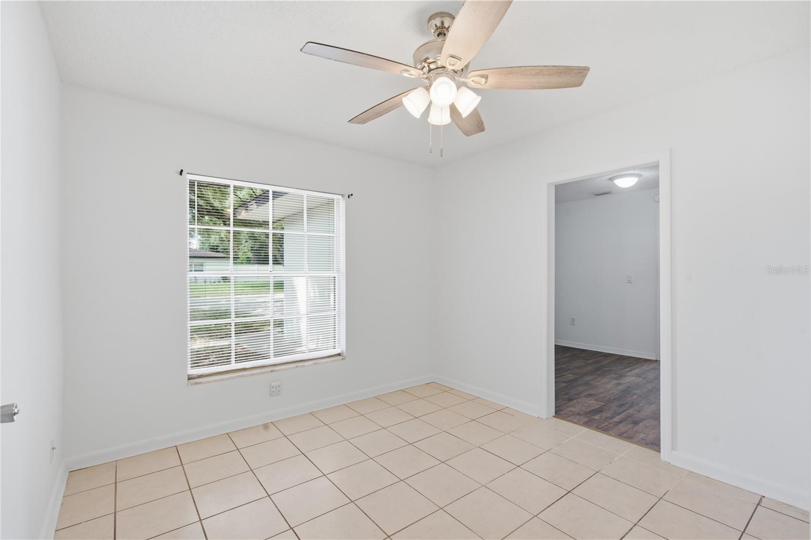 604 ROYAL CREST DR — photo 12