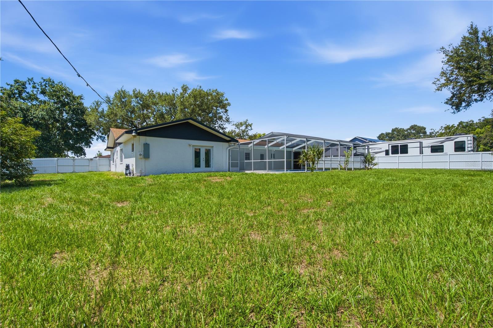 604 ROYAL CREST DR — photo 47