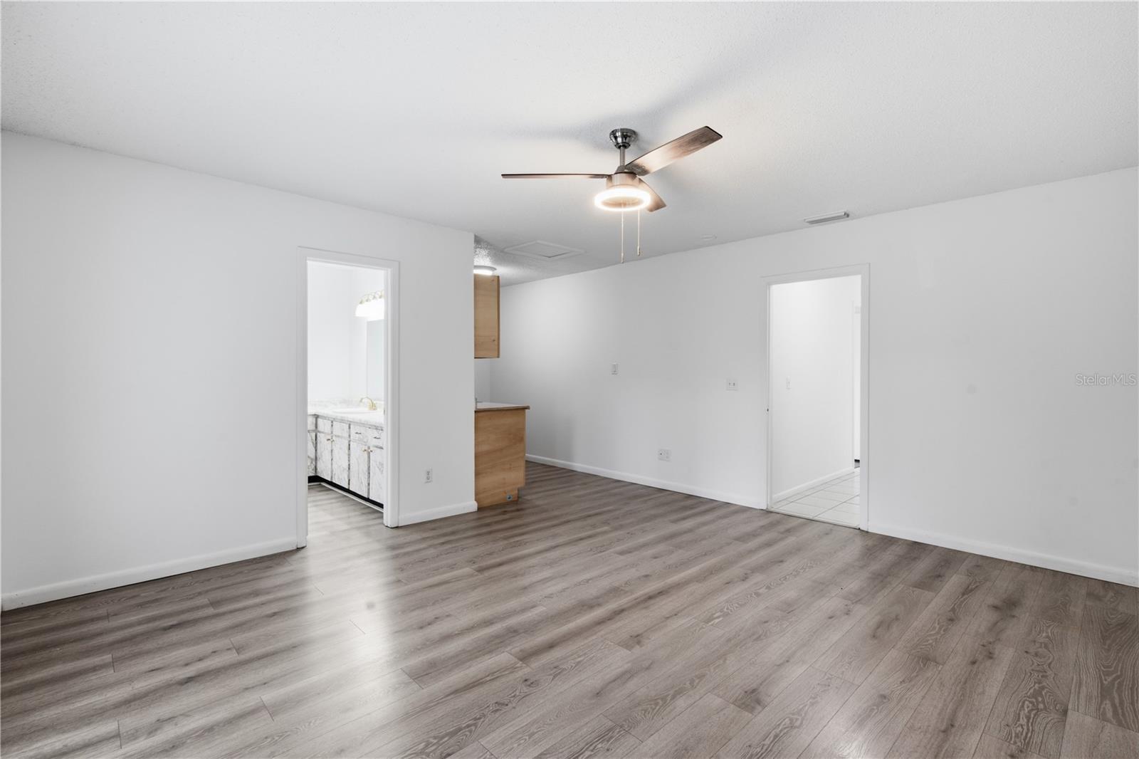 604 ROYAL CREST DR — photo 40