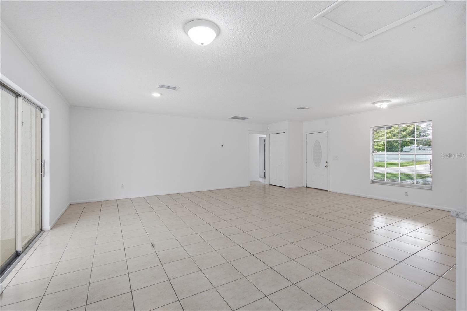 604 ROYAL CREST DR — photo 10