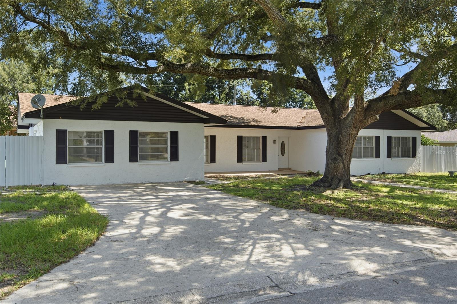 604 ROYAL CREST DR — photo 2