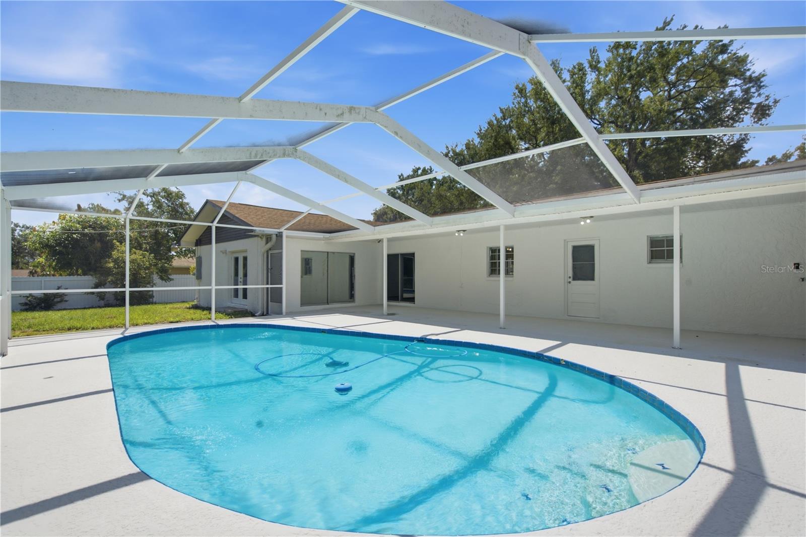 604 ROYAL CREST DR — photo 45