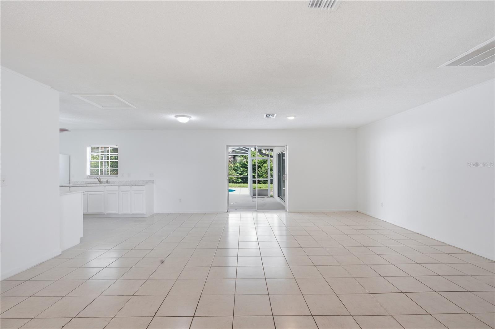 604 ROYAL CREST DR — photo 9